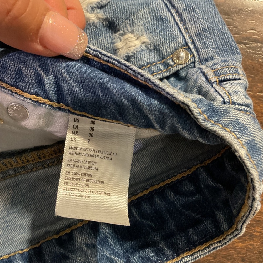 American Eagle Tomgirl Shortie Distressed Denim Shorts Medium Wash Blue Size 00 - Picture 3 of 5